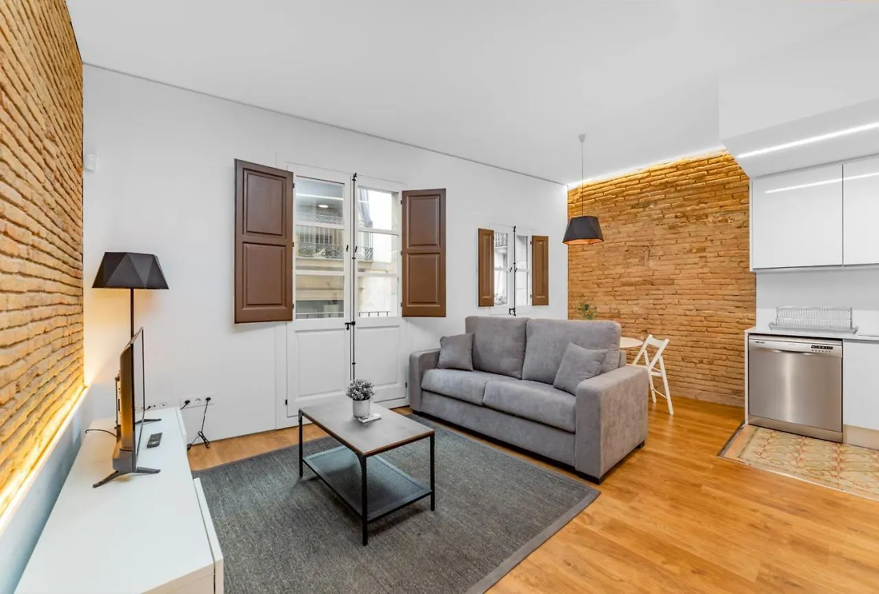 ברצלונה Lodging Apartments Modern Apartment In Downtown With Lovely Balcony ספרד